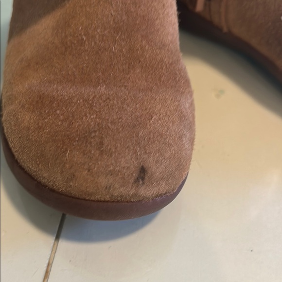 UGG Tan Shearling Boots - Picture 5 of 5
